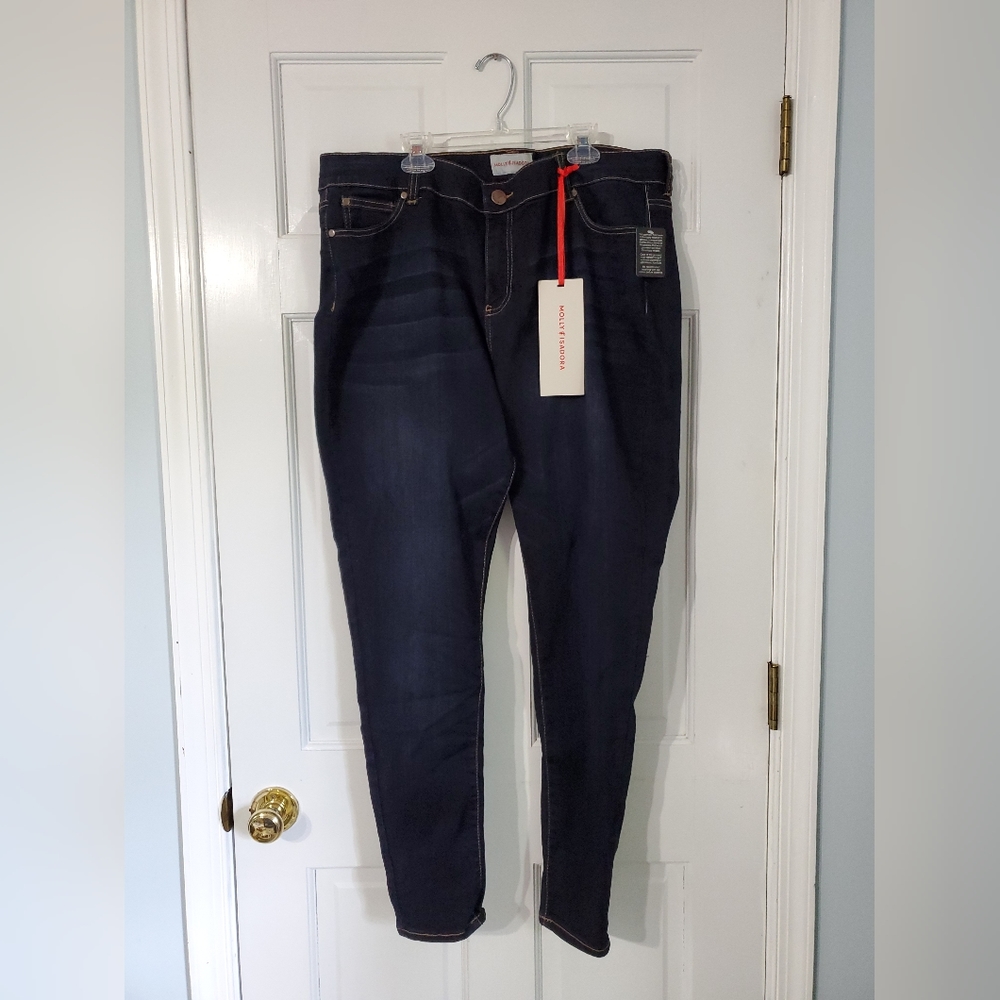 Molly & Isadora Dark Wash Mid-Rise Skinny Jeans 20